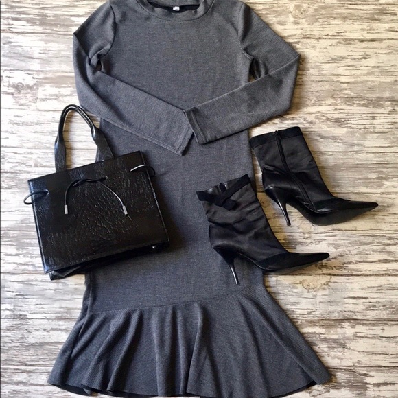 Coeur de vague long sleeve grey dress. - Picture 8 of 8